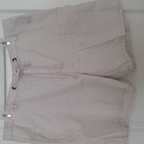 Brown and white stripe shorts. Size XL - Picture 1 of 5